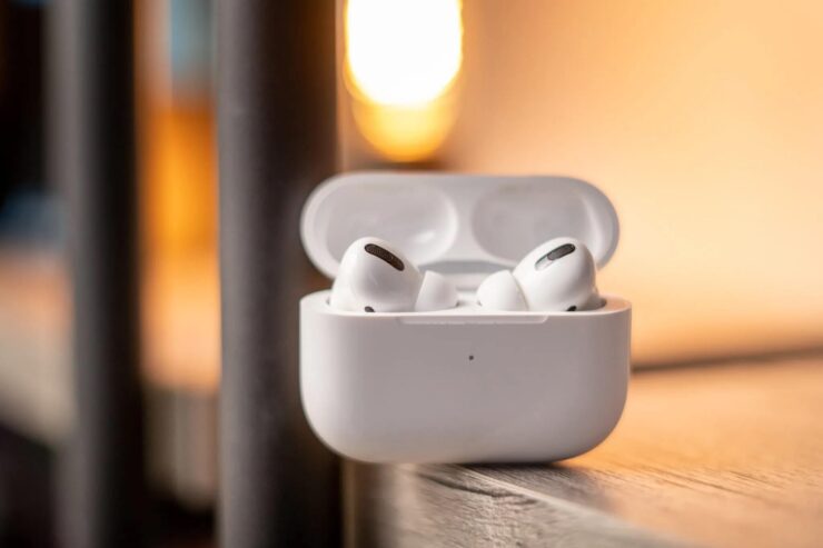 Подключить AirPods Pro 2 к нескольким устройствам. Автоматическое переключение между устройствами у меня на текущий момент отключено из-за его несовершенства. Фото.