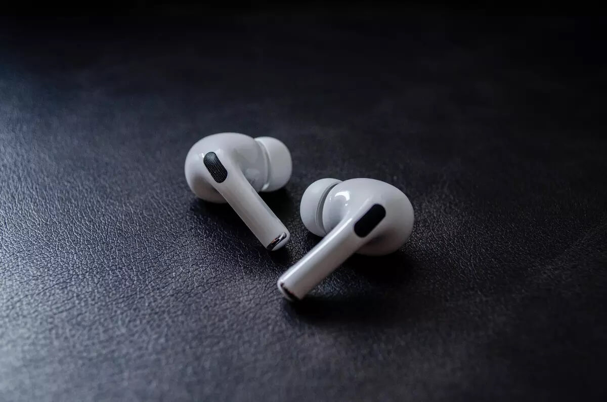 В AirPods Pro 2 будет значительно усилен стереоэффект. Фото.