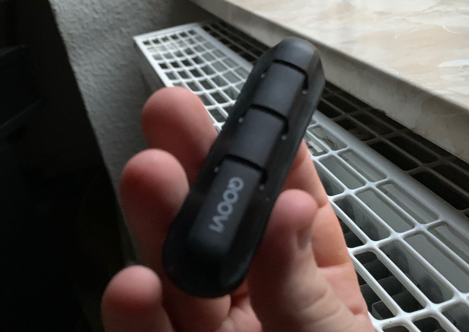 Подобные держатели помогут правильно организовать рабочее пространство. Фото.