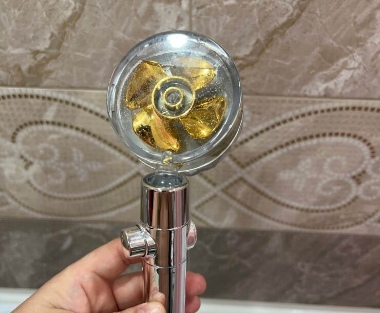 Насадка для душа с вентилятором. Смотрится такая насадка очень круто. Насадка для душа с вентилятором. Смотрится такая насадка очень круто. Фото.