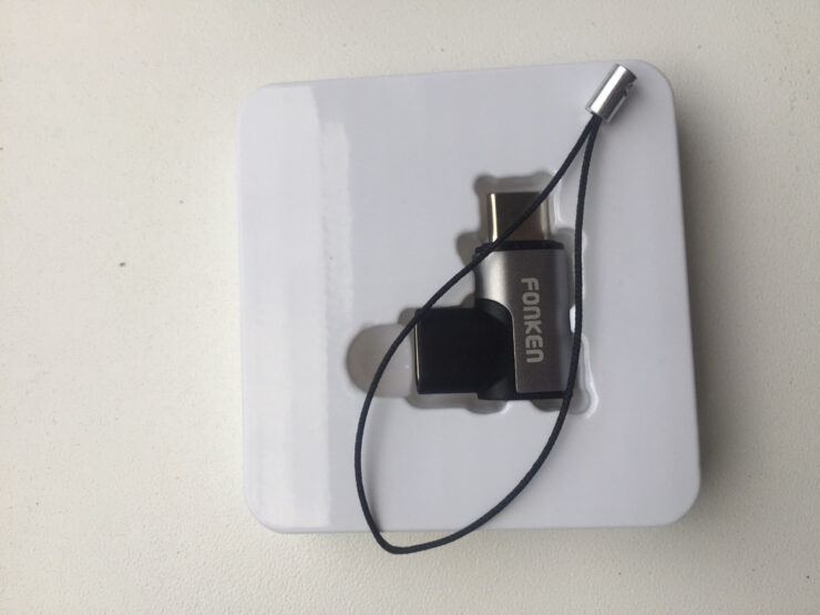 Магнитная зарядка для ноутбука. Магнитная зарядка для ноутбука — это очень удобный аксессуар. Магнитная зарядка для ноутбука. Магнитная зарядка для ноутбука — это очень удобный аксессуар. Фото.