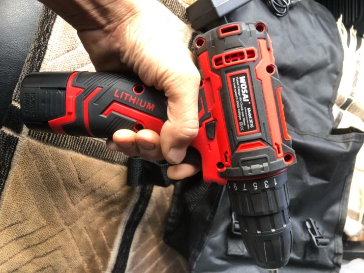 Шуруповерты с двумя аккумуляторами. Шуруповерт желательно иметь в каждом доме. Шуруповерты с двумя аккумуляторами. Шуруповерт желательно иметь в каждом доме. Фото.