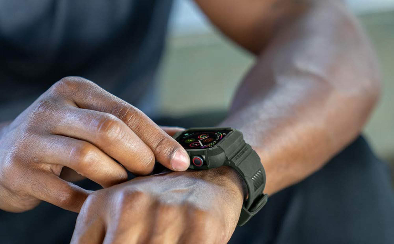 Под подобными кейсами часто остается вода. Фото.