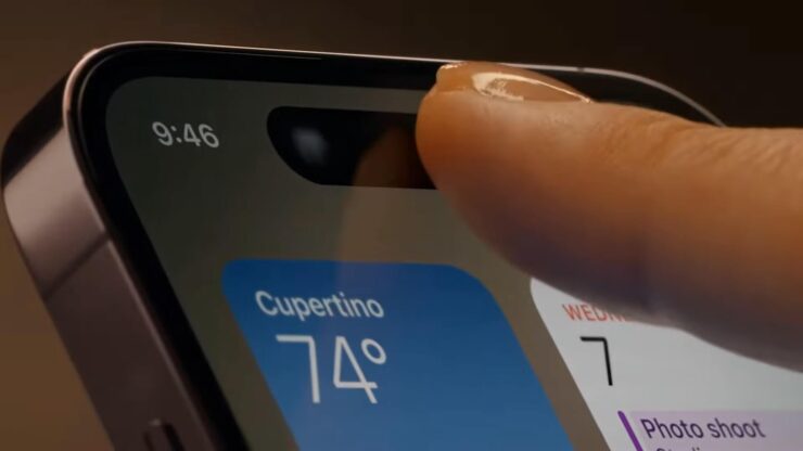 Размер окошка, дополняющего Dynamic Island, можно увеличить. Фото.