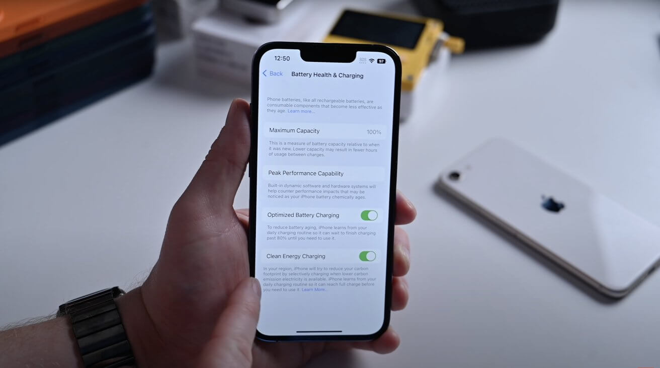 Пожалуй, самая бесполезная функция iOS 16.1 — это эко-зарядка. Фото.