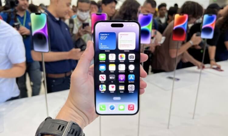 Сколько стоят новые iPhone 14 в России. Фото.