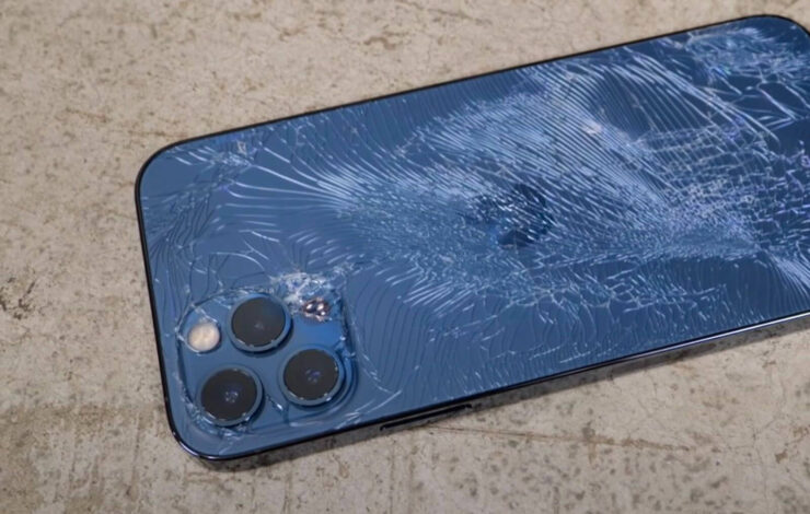 Ремонт iPhone 14 в России. Если вы повредите свой iPhone 14 сами, на ремонт в авторизованных СЦ в России можете не рассчитывать. Ремонт iPhone 14 в России. Если вы повредите свой iPhone 14 сами, на ремонт в авторизованных СЦ в России можете не рассчитывать. Фото.