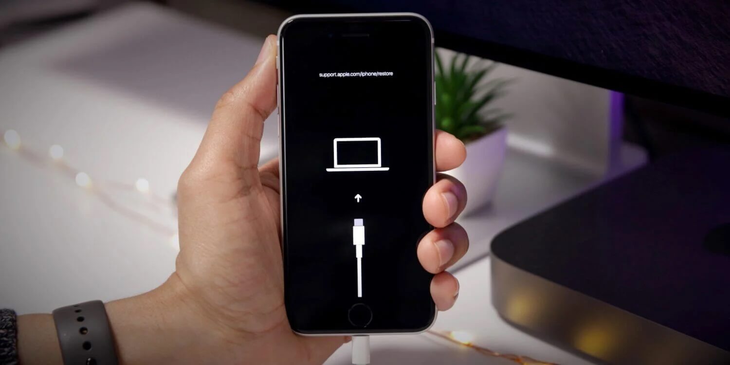 Вот такое изображение будет на экране смартфона, когда он перейдет в режим восстановления. Фото.