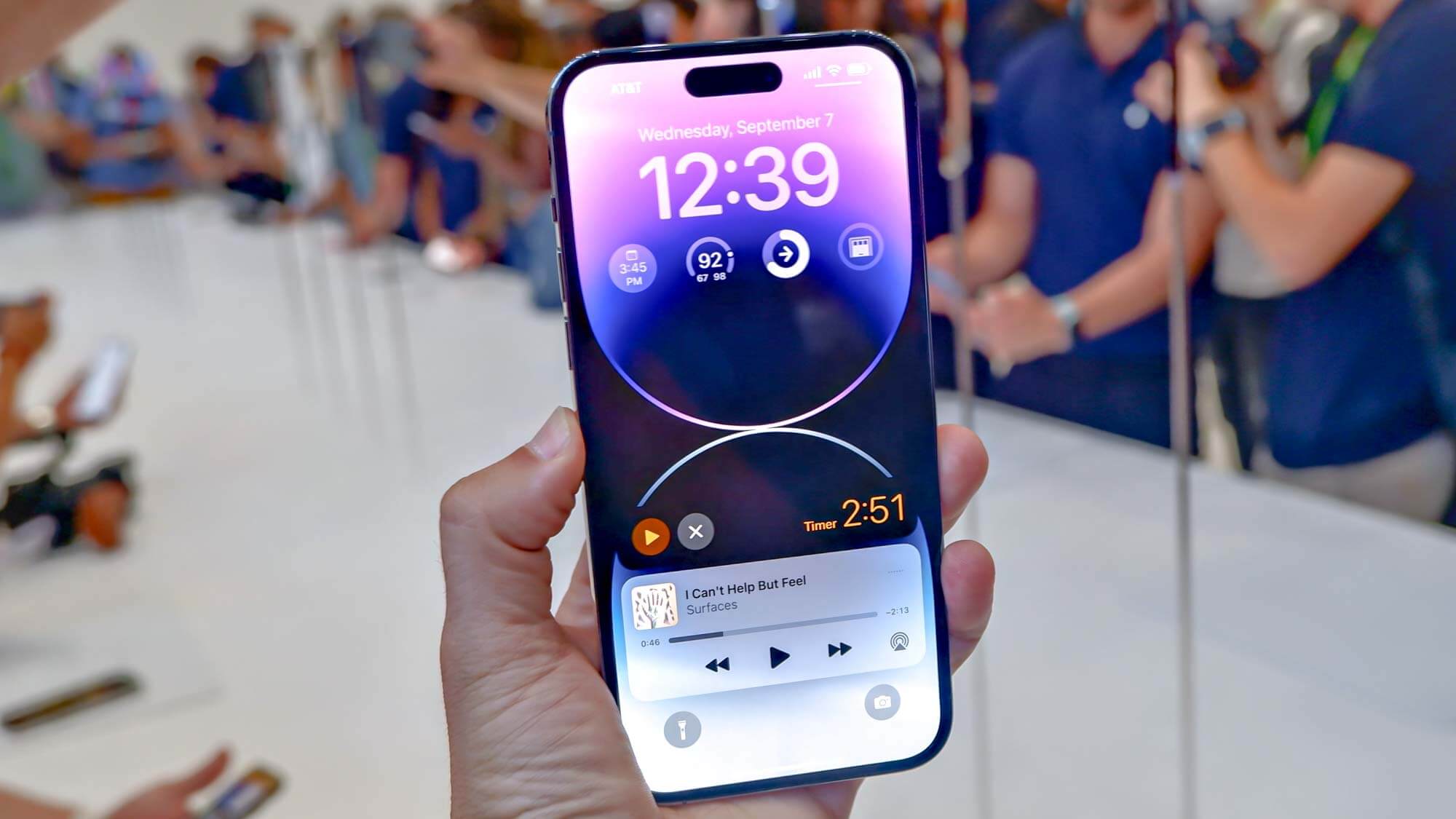 Какой смартфон с мощной батареей купить в 2022. iPhone 14 Pro Max имеет очень мощную батарею по сравнению с другими смартфонами. Фото.