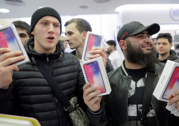 Вы боялись санкций, а продажи iPhone 14 в России бьют все рекорды. Фото.