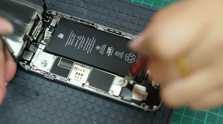 iPhone 14 в М.Видео. Ни одну из новинок, представленную 7 сентября, не будут официально ремонтировать в российских АСЦ Apple. iPhone 14 в М.Видео. Ни одну из новинок, представленную 7 сентября, не будут официально ремонтировать в российских АСЦ Apple. Фото.
