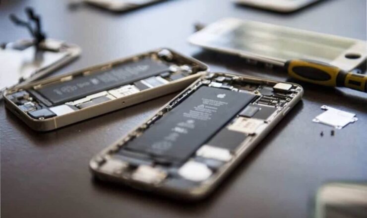 Почему я не хочу покупать новый Айфон, а лучше отремонтирую старый. Замена аккумулятора на Айфоне — одна из самых популярных услуг в сервисных центрах. Почему я не хочу покупать новый Айфон, а лучше отремонтирую старый. Замена аккумулятора на Айфоне — одна из самых популярных услуг в сервисных центрах. Фото.