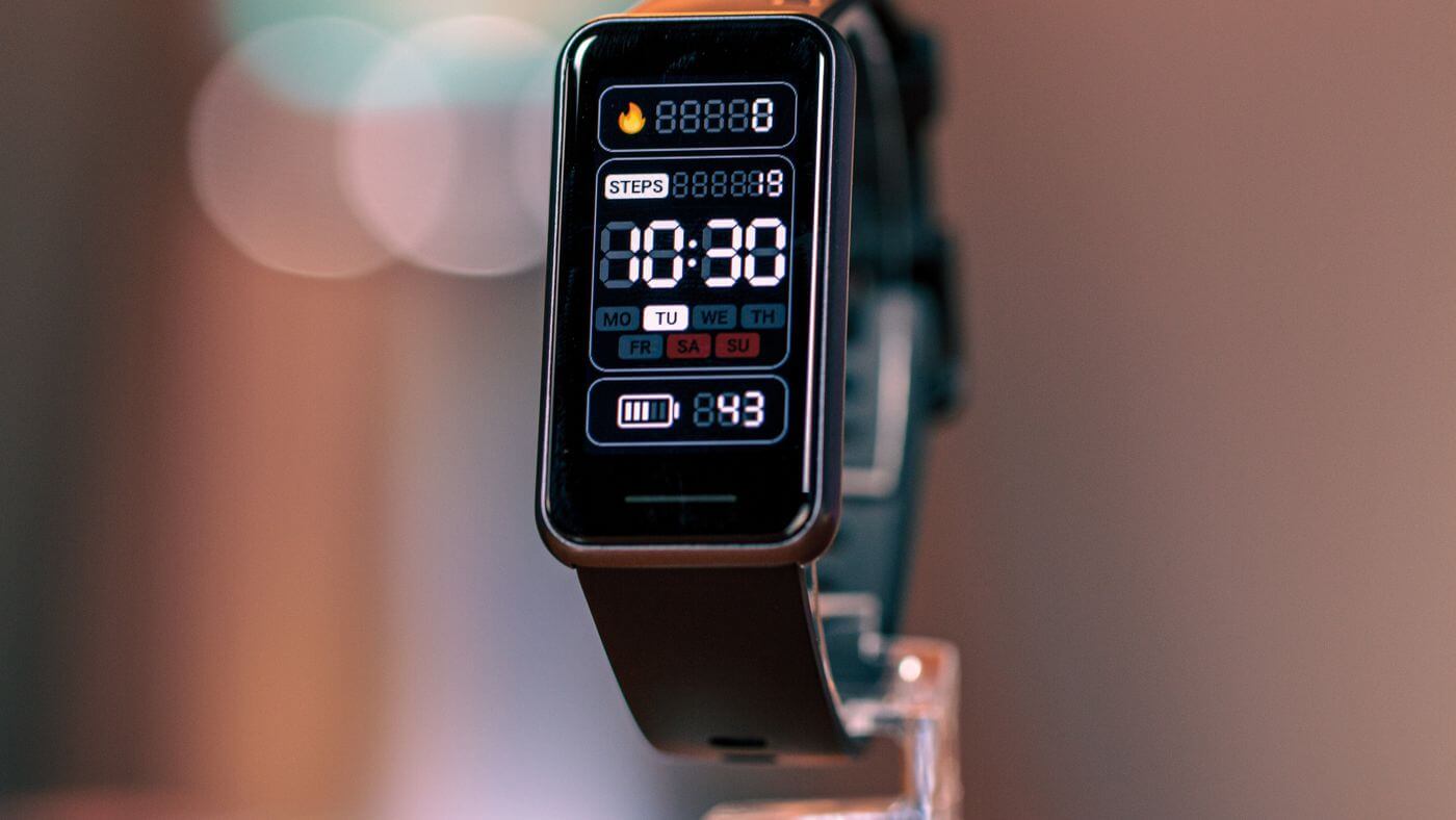 Realme Band 2 и стоит недорого, и по возможностям совсем не уступает Xiaomi Mi Band 7. Фото.