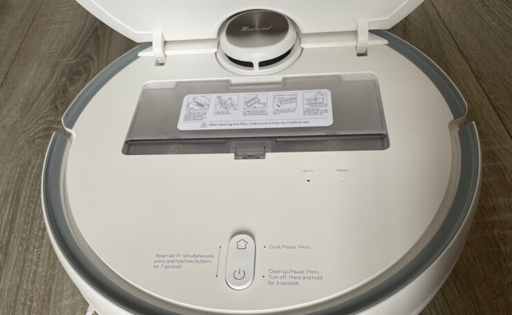 В контейнер для сбора мусора не попадает влага. Её собирает швабра. Фото.