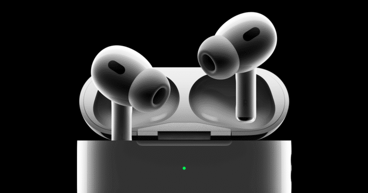 Хоть AirPods Pro первого поколения уже три года, они до сих пор получают новые функции. Фото.