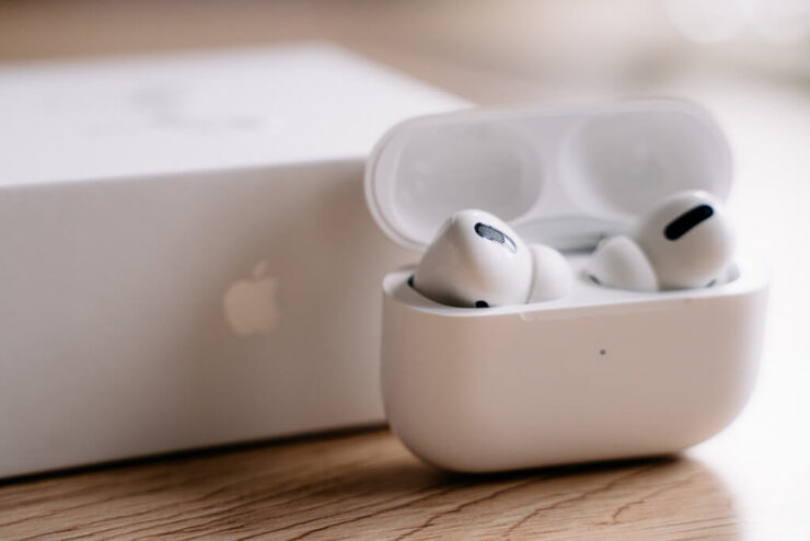 AirPods Pro — время работы. Если вы привыкли к использованию беспроводной зарядки, то здесь кейс ее тоже поддерживает. AirPods Pro — время работы. Если вы привыкли к использованию беспроводной зарядки, то здесь кейс ее тоже поддерживает. Фото.