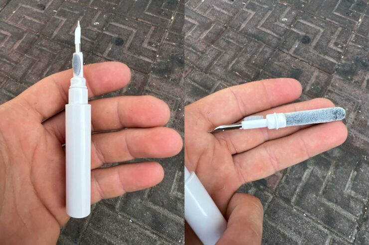 В наборе щетки для чистки и самих наушников, и кейса. Фото.