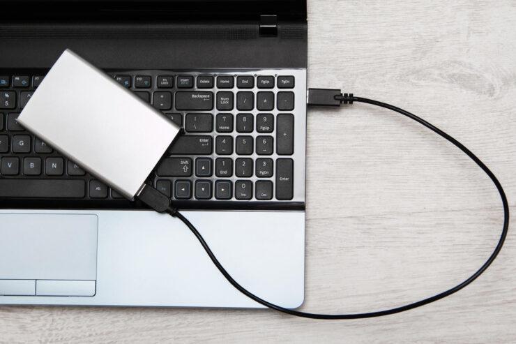 Всегда имейте дома хотя бы один внешний накопитель, и ваши данные будут в безопасности. Фото.