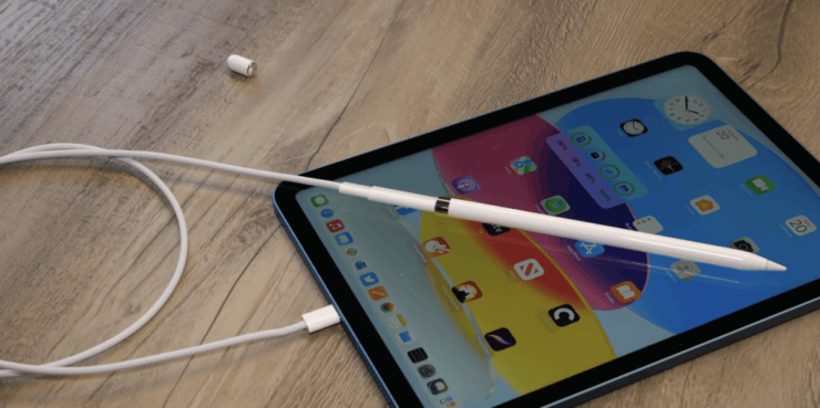 iPad 10 — характеристики. Это, конечно, безопаснее, чем просто воткнуть стилус в разъем. Главное — не забыть переходник. iPad 10 — характеристики. Это, конечно, безопаснее, чем просто воткнуть стилус в разъем. Главное — не забыть переходник. Фото.