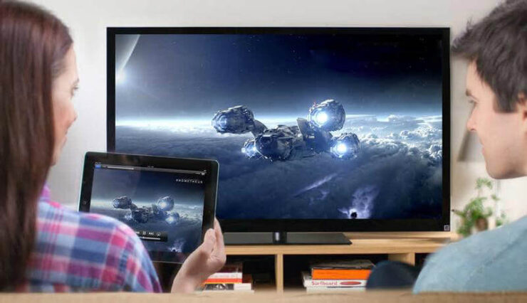 Управлять фильмами и музыкой с iPad значительно удобнее, чем постоянно лазить в смартфон или использовать пульт. Фото.