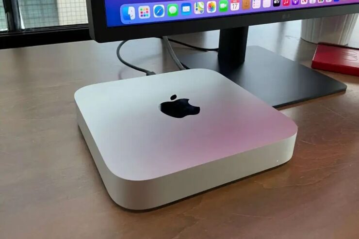 Mac mini — самый компактный стационарный компьютер Apple. Фото.