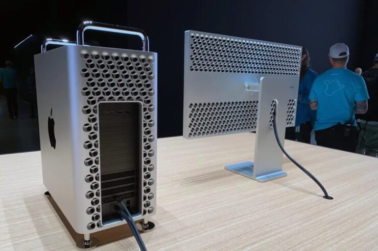 Компьютер и монитор выполнены в едином стиле. Фото.