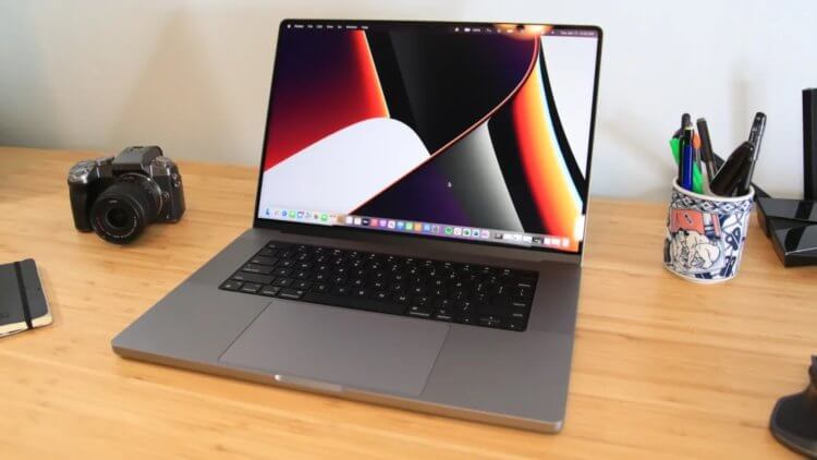 MacBook Air M2 — цена. Единственным минусом больших прошек можно назвать вырез в экране. Фото