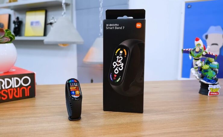 Сколько стоит Apple Watch. В отличие от Apple Watch, Mi Band 7 может позволить себе каждый. Фото.