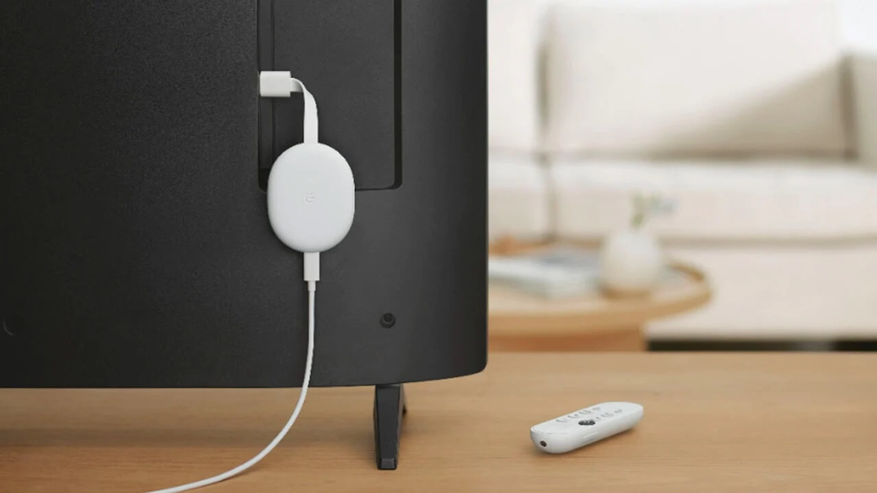 Google Chromecast вообще можно спрятать за телевизор, и его не будет видно. Фото.