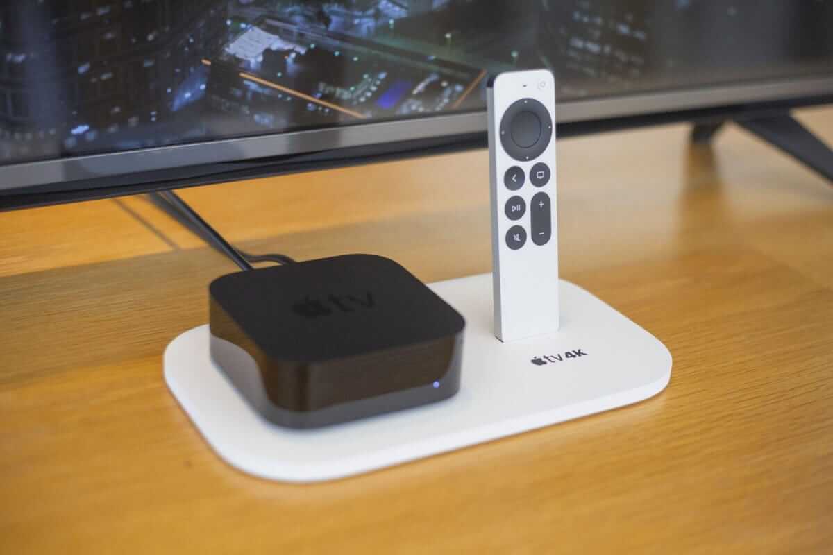 Интересно, будет ли Apple опять менять внешний вид пульта. Фото.