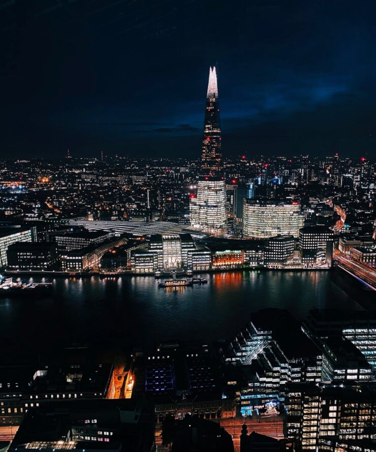 Режим ночной съемки на Айфоне. Нет, это не фото на самый новый iPhone 14 Pro Max. Это всего навсего iPhone 11 Pro Max и ночной режим. Фото.