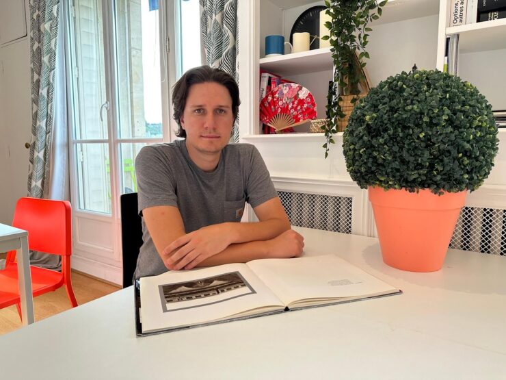 У iPhone 14 Pro точная экспозиция лица и отличная контрастность. Фото.