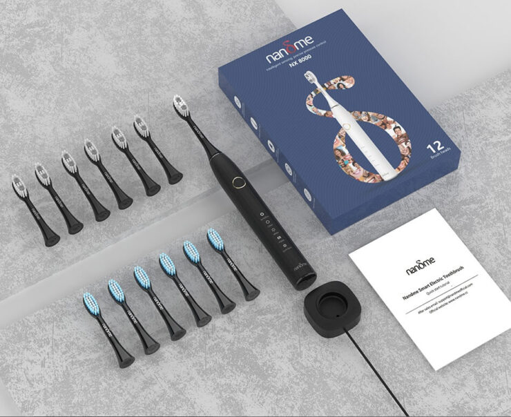 Звуковая зубная щетка Xiaomi. У черной щетки есть один минус — будут видны все подтеки. Звуковая зубная щетка Xiaomi. У черной щетки есть один минус — будут видны все подтеки. Фото.