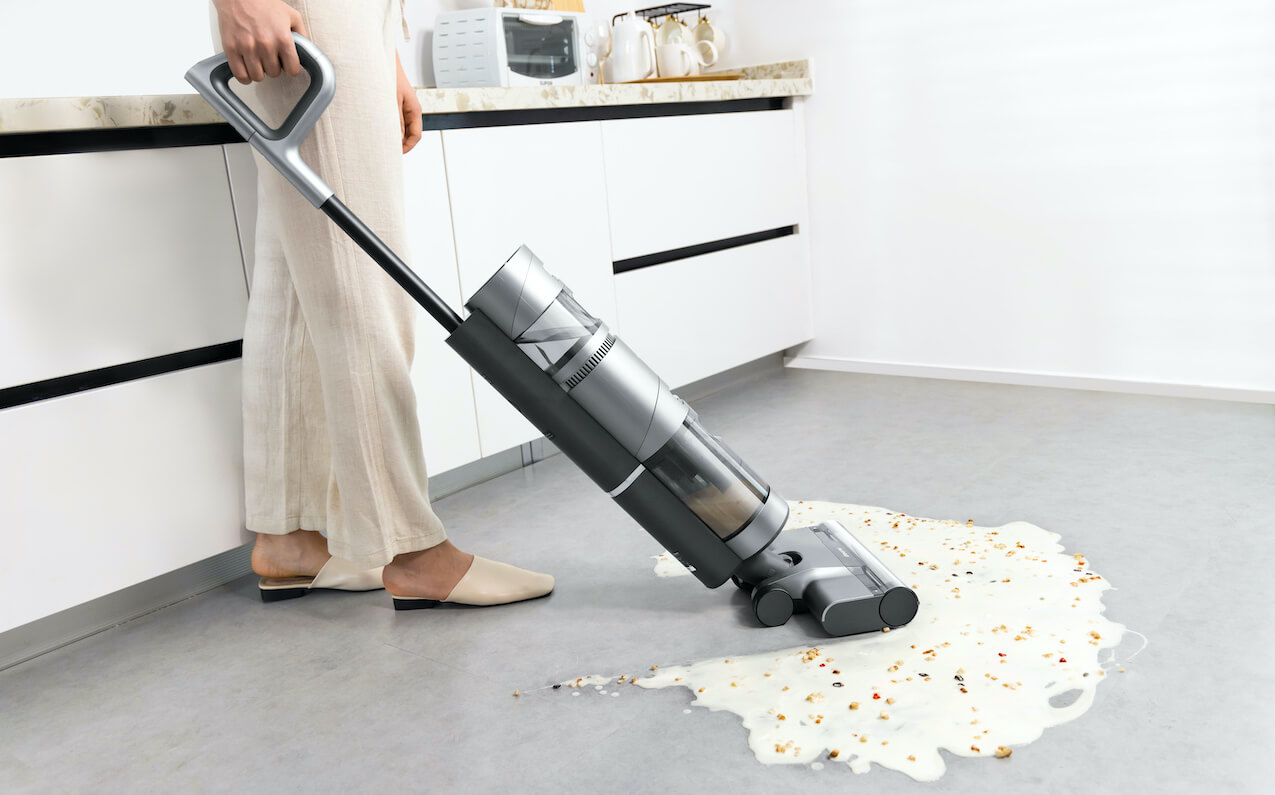 Dreame H11 Max не только моет полы, но и моется сам. Фото.