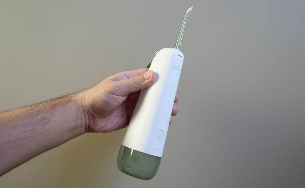 Стоит ли покупать ирригатор. Чистить зубы нужно не только щёткой. Фото.