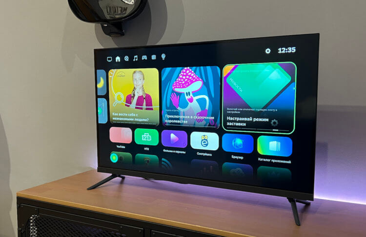Попробовали на себе новый телевизор Sber. Недорогой, но очень умный. Попробовали на себе новый телевизор Sber. Недорогой, но очень умный. Фото.