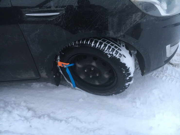 Цепи на колеса. У каждого автомобилиста должны быть подобные цепи в автомобиле. Фото.