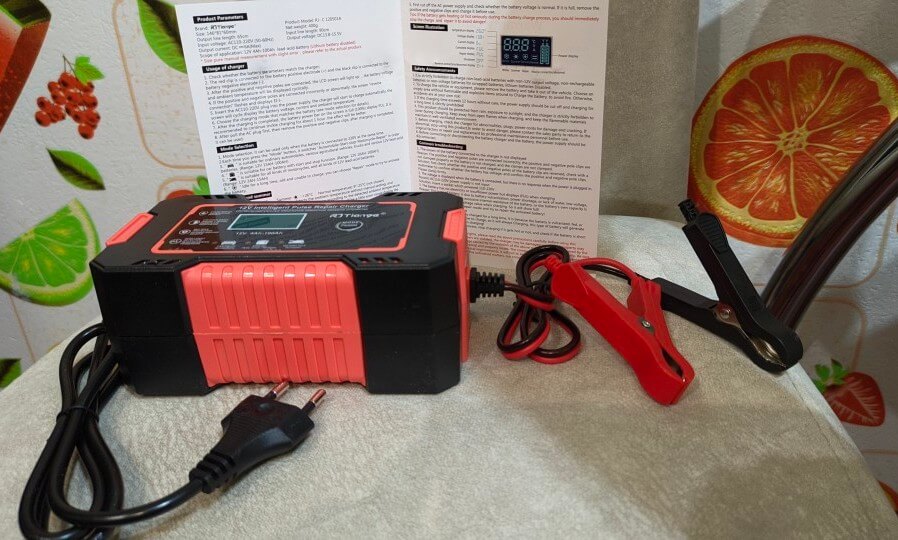 Иногда зарядка требуется даже автомобильному аккумулятору. Фото.