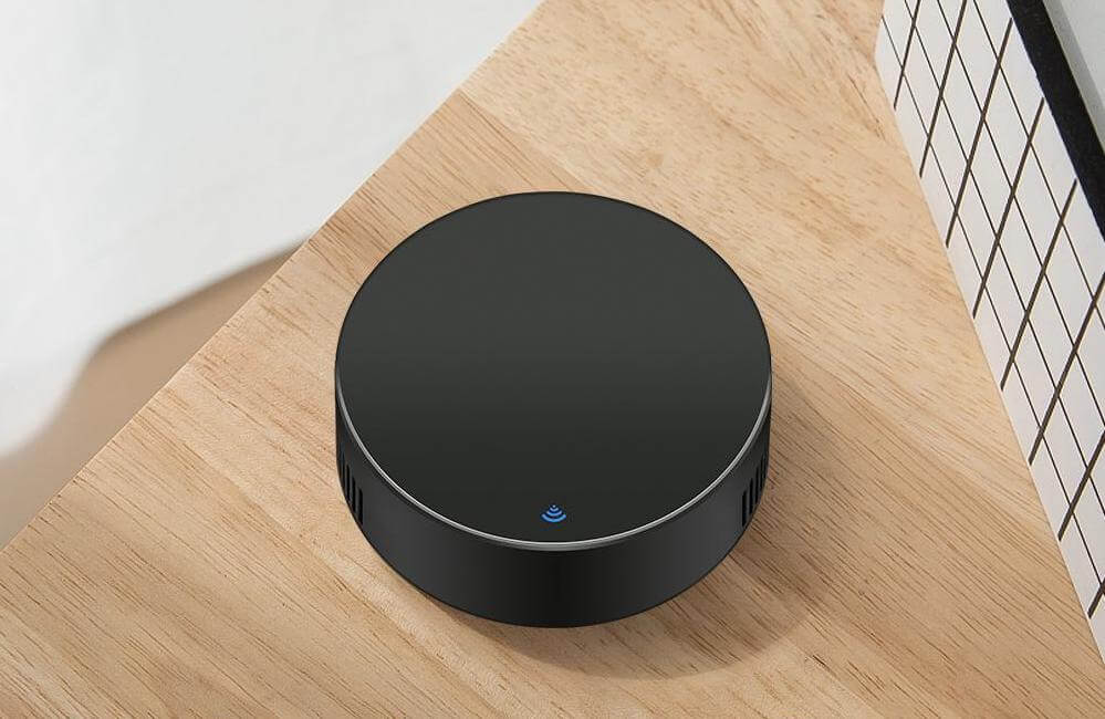 Как управлять телевизором с телефона. С помощью этого устройства можно управлять бытовыми приборами дома со смартфона. Фото.