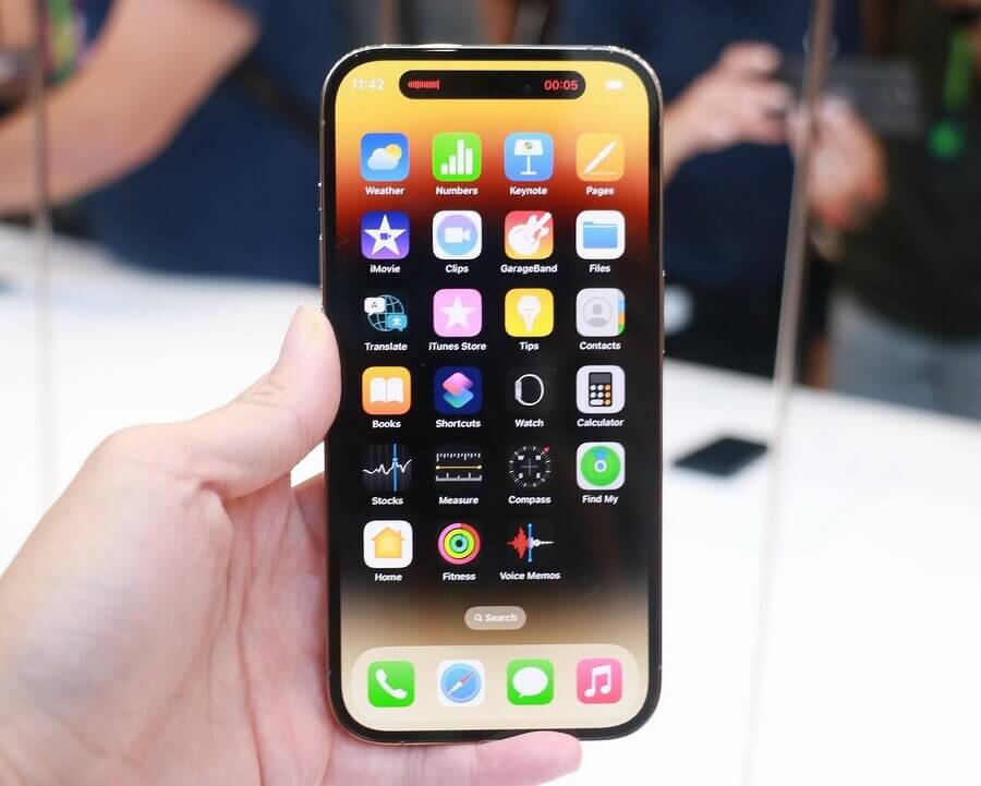 Не удивительно, что покупатели хотят приобрести именно Pro-версии. Ведь только по ним видно какие-то более-менее серьезные изменения. Фото.