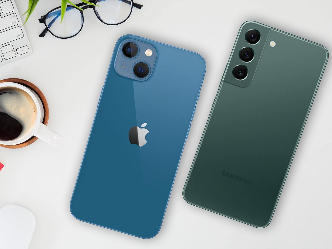 Цвета корпуса в линейках сильно отличаются. У Айфона они повеселее. Фото.