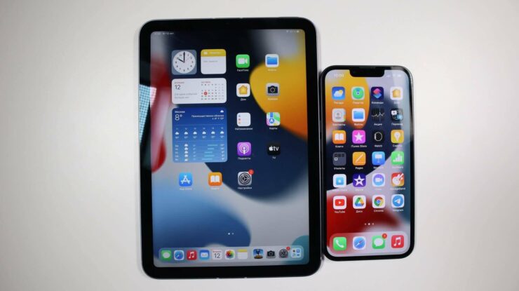 Посмотрите, как он смотрится рядом с Айфоном. Фото.