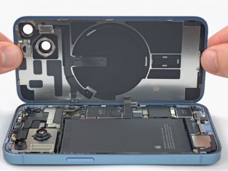 Где починить Айфон. В Apple Pro легко разберут любой Айфон и отремонтирует его. Где починить Айфон. В Apple Pro легко разберут любой Айфон и отремонтирует его. Фото.