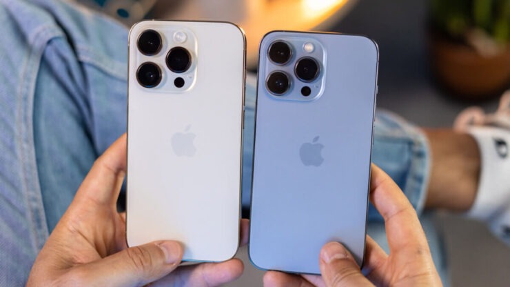 Айфон — графика. Отличить iPhone 13 Pro от iPhone 14 Pro сзади практически невозможно. Айфон — графика. Отличить iPhone 13 Pro от iPhone 14 Pro сзади практически невозможно. Фото.