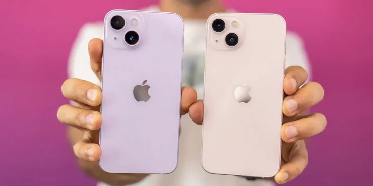 Apple сокращает производство. Сможете отличить, какой Айфон справа: 13 или 14? Фото