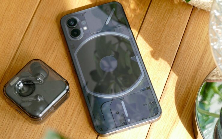 Стоит ли покупать Nothing Phone 1. Если у вас нет AirPods, Nothing выпускает свои собственные TWS-наушники. Стоит ли покупать Nothing Phone 1. Если у вас нет AirPods, Nothing выпускает свои собственные TWS-наушники. Фото.