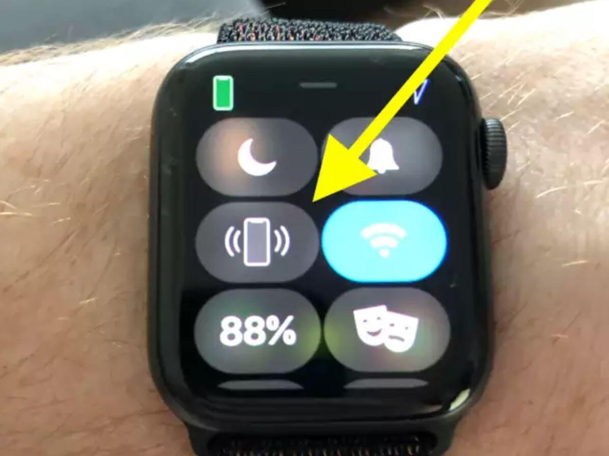 Как найти Айфон через Apple Watch. Режим Пинга помогает быстро найти Айфон по звуку. Фото.