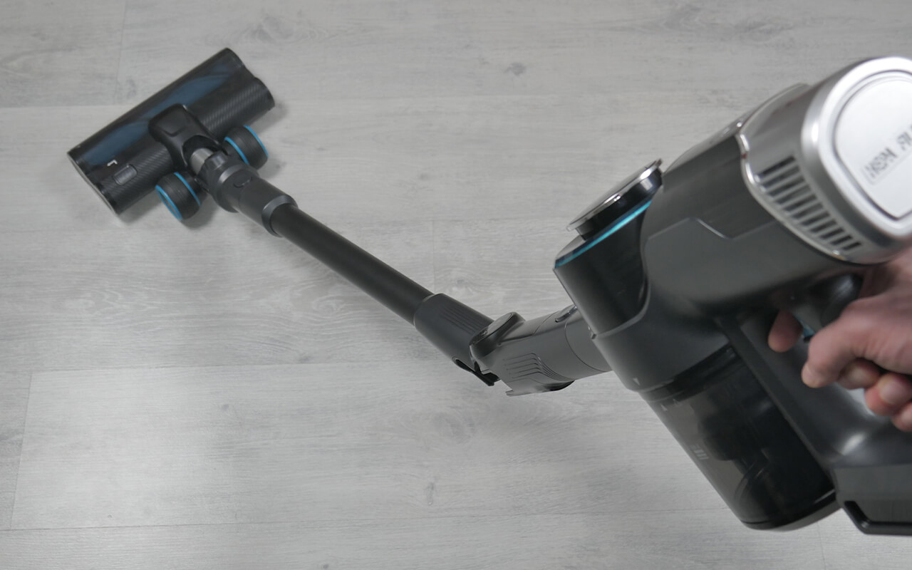 Мощный беспроводной пылесос. Благодаря сгибающейся трубе не придется ползать по полу. Мощный беспроводной пылесос. Благодаря сгибающейся трубе не придется ползать по полу. Фото.