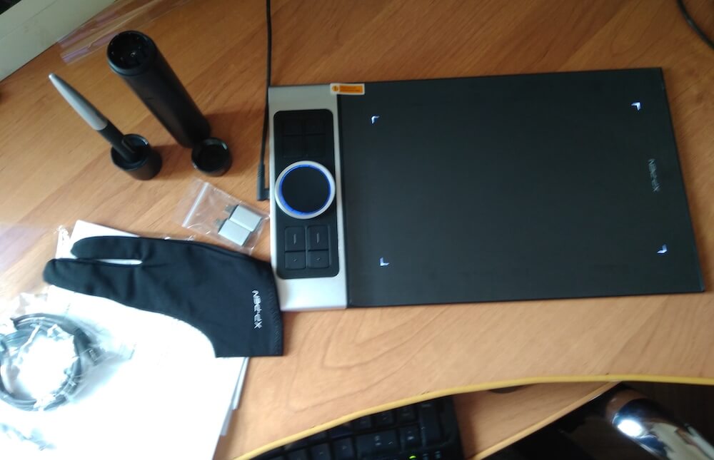 Поиграть на этом планшете не получится, а вот порисовать — ещё как. Фото.