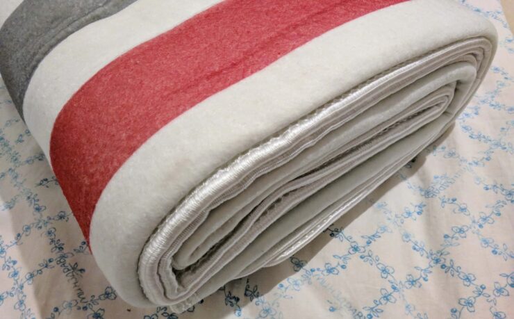 Электрическое одеяло можно использовать в том числе как подкладку под простыню. Фото.